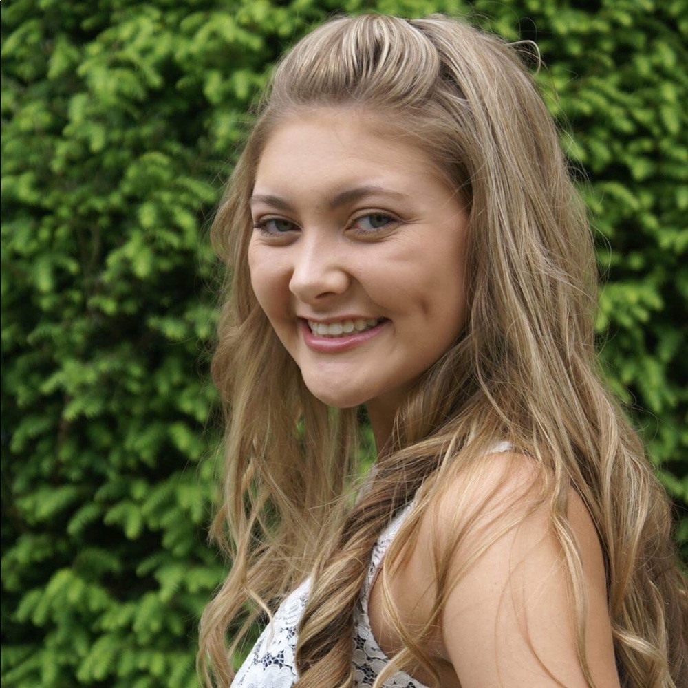 Hey guys I’m Malorie COME CHECK OUT MY CLOSET!!